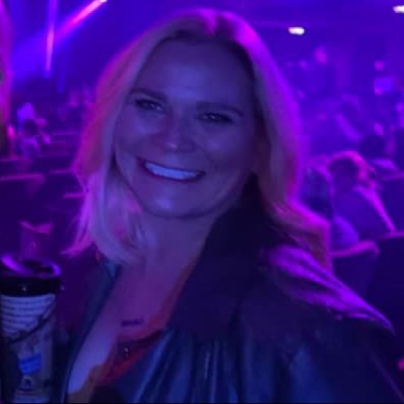 Meet your Posher, Jennifer - Picture 2 of 2